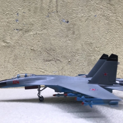 ​Mô hình Máy báy tiêm kich SU-35 ABS tỷ lệ 1:72
