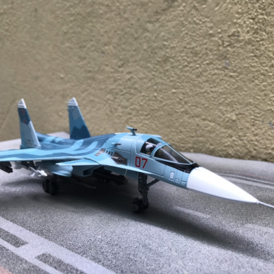 ​Mô hình Máy bay tiêm kích Sukhoi SU-34 tỷ lệ 1:100