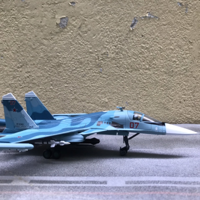 ​Mô hình Máy bay tiêm kích Sukhoi SU-34 tỷ lệ 1:100