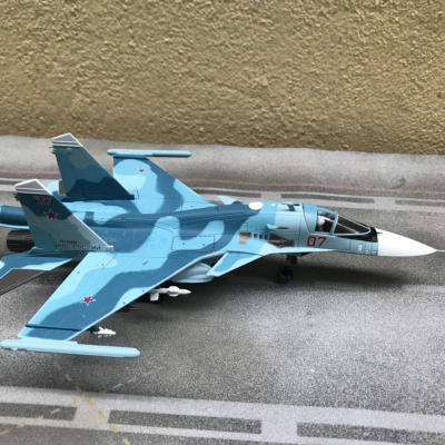 ​Mô hình Máy bay tiêm kích Sukhoi SU-34 tỷ lệ 1:100
