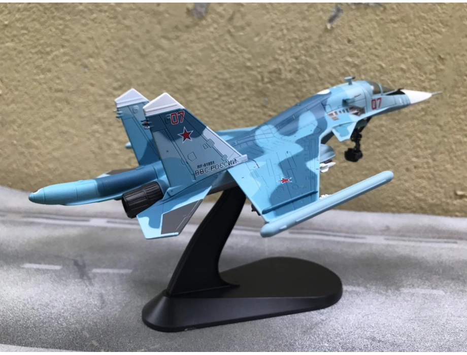 ​Mô hình Máy bay tiêm kích Sukhoi SU-34 tỷ lệ 1:100