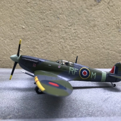 Mô hình Máy bay Tiêm kích Supermarine Spitfire  tỷ lệ 1:72