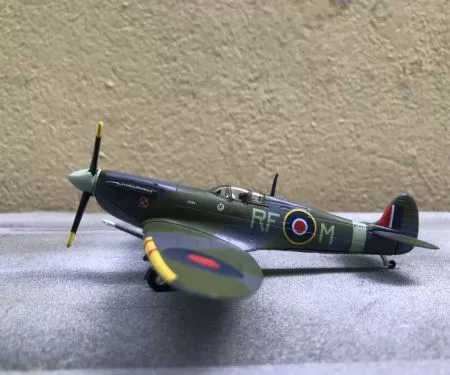 Mô hình Máy bay Tiêm kích Supermarine Spitfire  tỷ lệ 1:72