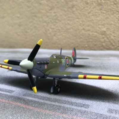 Mô hình Máy bay Tiêm kích Supermarine Spitfire  tỷ lệ 1:72