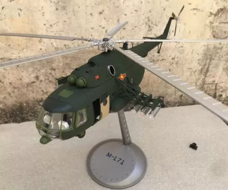 ​Mô hình máy bay Trực Thăng Mi-171 QĐND-VN tỷ lệ 1:48