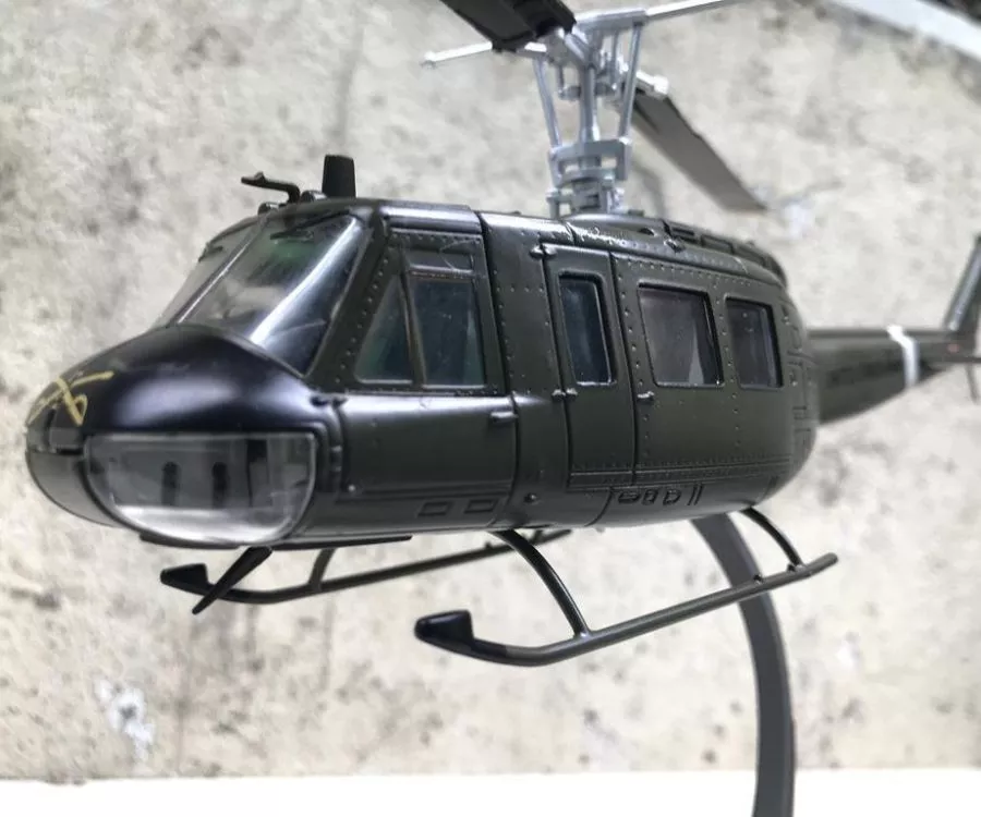 ​Mô hình máy bay Trực Thăng UH-1 Huey tỷ lệ 1:48