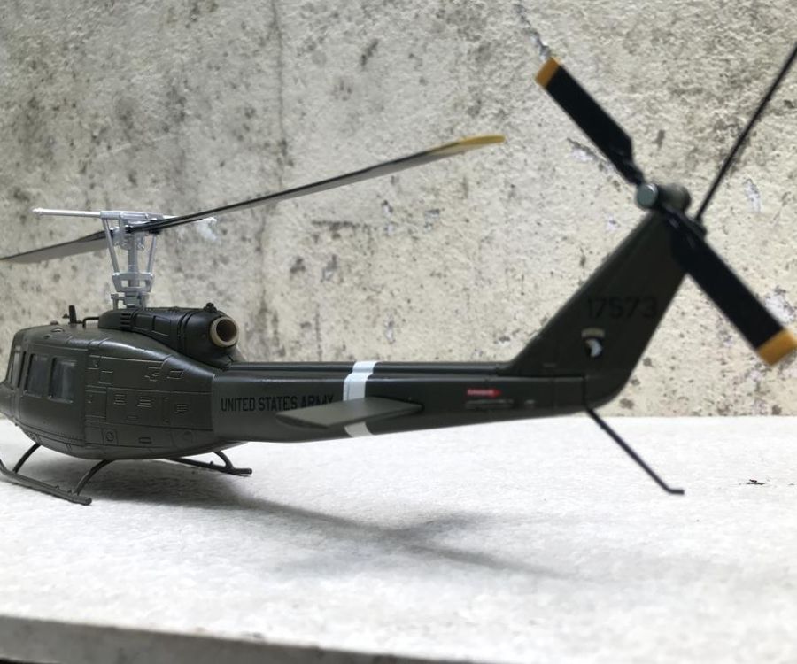 Mô hình máy bay Trực Thăng UH1 Huey 148