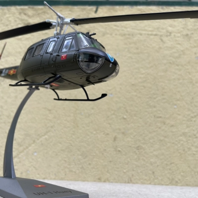 Mô hình máy bay Trực Thăng UH-1 Huey tỷ lệ 1:48