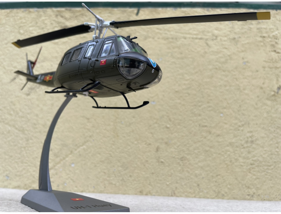 Mô hình máy bay Trực Thăng UH-1 Huey tỷ lệ 1:48 Mô hình máy bay Trực Thăng UH-1 Huey tỷ lệ 1:48