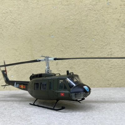 Mô hình máy bay Trực Thăng UH-1 Huey tỷ lệ 1:48