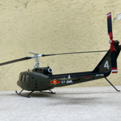 Mô hình máy bay Trực Thăng UH-1 Huey tỷ lệ 1:48
