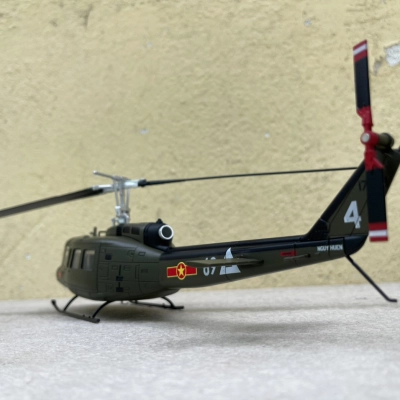 Mô hình máy bay Trực Thăng UH-1 Huey tỷ lệ 1:48