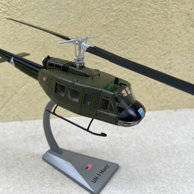 Mô hình máy bay Trực Thăng UH-1 Huey tỷ lệ 1:48