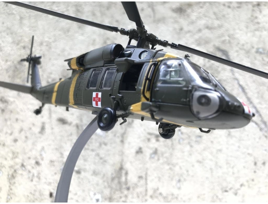 Mô hình máy bay Trực Thăng UH-60 Black Hawk tỷ lệ 1:72