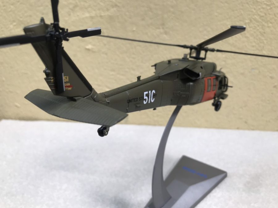 ​Mô hình máy bay Trực Thăng UH-60M Black Hawk 51C tỷ lệ  1:72