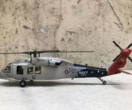 ​Mô hình máy bay Trực Thăng UH-60M Black Hawk NAVY tỷ lệ 1:72
