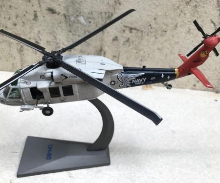 ​Mô hình máy bay Trực Thăng UH-60M Black Hawk NAVY tỷ lệ 1:72