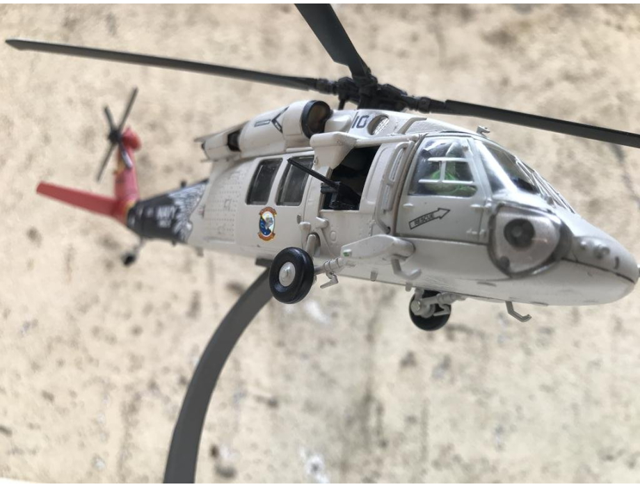 Mô hình máy bay Trực Thăng UH-60M Black Hawk NAVY tỷ lệ 1:72