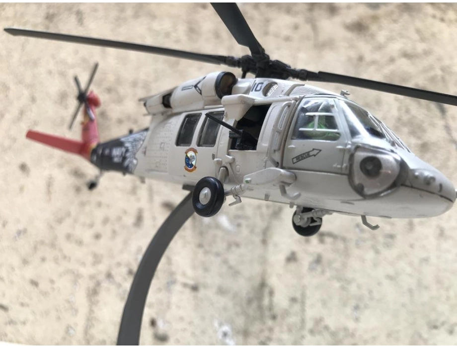Mô hình máy bay Trực Thăng UH-60M Black Hawk NAVY tỷ lệ 1:72