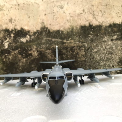Mô hình Máy bay Tupolev TU-16K Badger-E  tỷ lệ 1:72