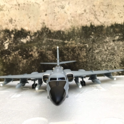 Mô hình Máy bay Tupolev TU-16K Badger-E  tỷ lệ 1:72
