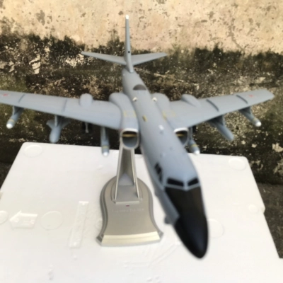 Mô hình Máy bay Tupolev TU-16K Badger-E  tỷ lệ 1:72