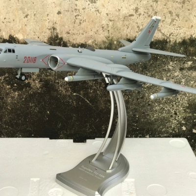 Mô hình Máy bay Tupolev TU-16K Badger-E  tỷ lệ 1:72