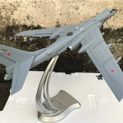 Mô hình Máy bay Tupolev TU-16K Badger-E  tỷ lệ 1:72