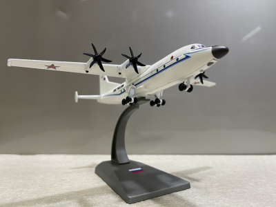 ​Mô hình Máy bay vận tải AN-12 Nga tỷ lệ 1:200