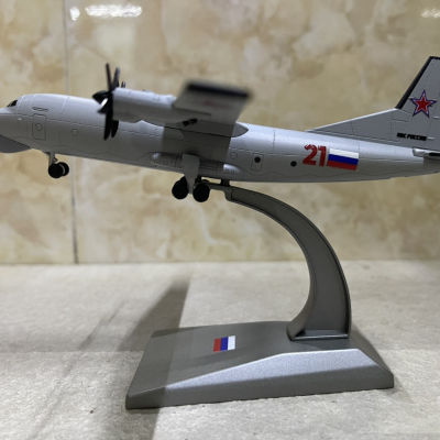 ​Mô hình Máy bay vận tải AN-12 Nga tỷ lệ 1:200
