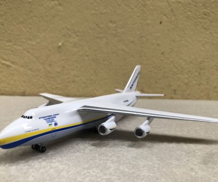 ​Mô hình máy bay Vận tải An-124 Antonov AIRLINE tỷ lệ 1:400