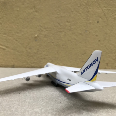 Mô hình máy bay Vận tải An-124 Antonov AIRLINE tỷ lệ 1:400