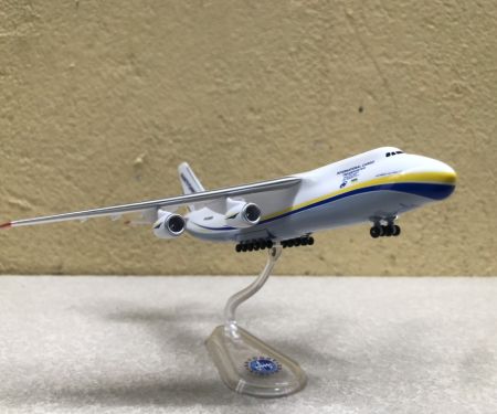 ​Mô hình máy bay Vận tải An-124 Antonov AIRLINE tỷ lệ 1:400