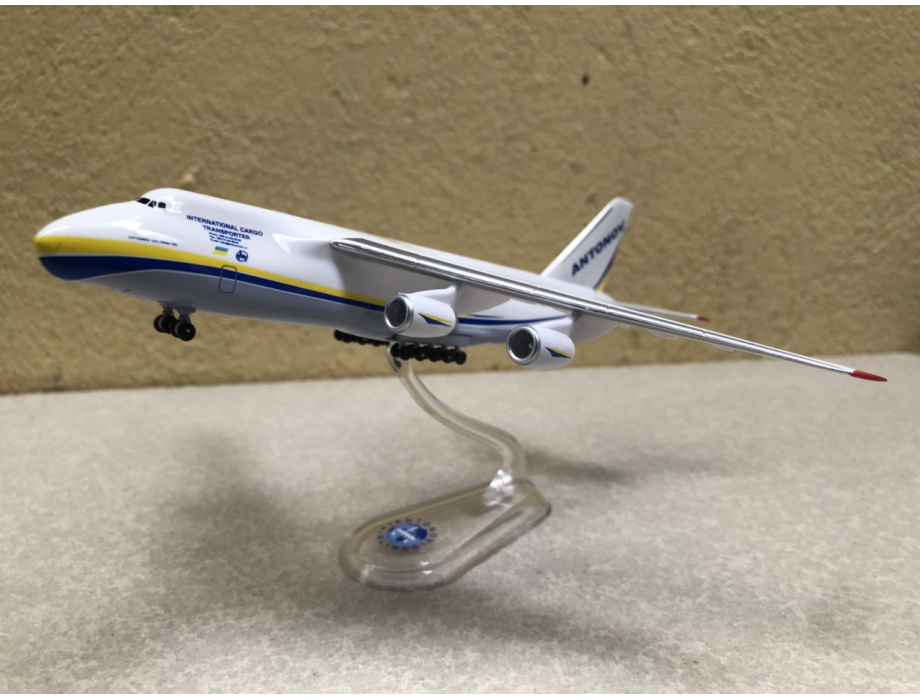 Mô hình máy bay Vận tải An-124 Antonov AIRLINE tỷ lệ 1:400 Mô hình máy bay Vận tải An-124 Antonov AIRLINE tỷ lệ 1:400