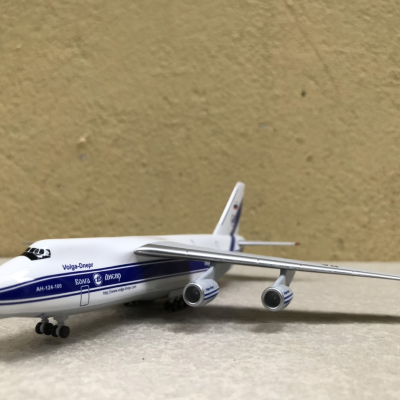 Mô hình máy bay Vận tải  An-124 Volga-Dnepr tỷ lệ 1:400
