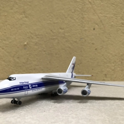Mô hình máy bay Vận tải  An-124 Volga-Dnepr tỷ lệ 1:400