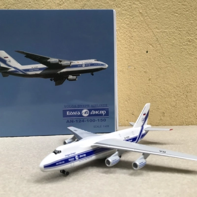 Mô hình máy bay Vận tải  An-124 Volga-Dnepr tỷ lệ 1:400