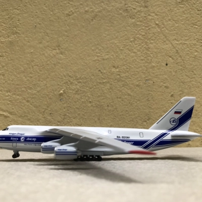 Mô hình máy bay Vận tải  An-124 Volga-Dnepr tỷ lệ 1:400