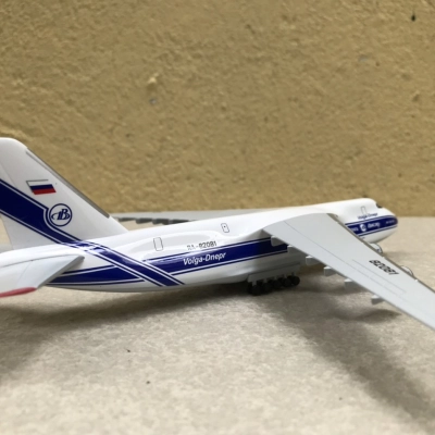 Mô hình máy bay Vận tải  An-124 Volga-Dnepr tỷ lệ 1:400