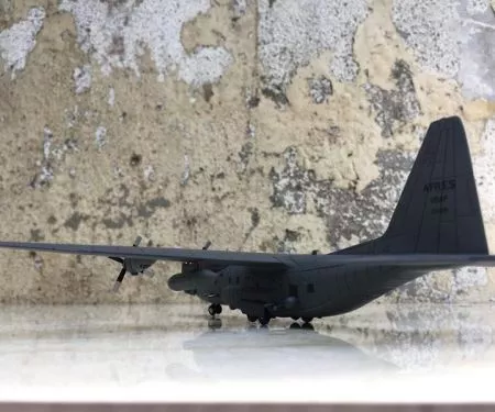 ​Mô hình máy bay vận tải C-130A tỷ lệ 1:200