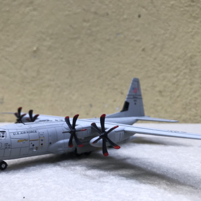 Mô hình máy bay vận tải C-130J tỷ lệ 1:200