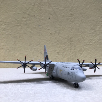 Mô hình máy bay vận tải C-130J tỷ lệ 1:200