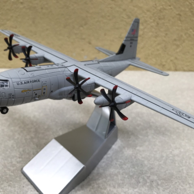 Mô hình máy bay vận tải C-130J tỷ lệ 1:200