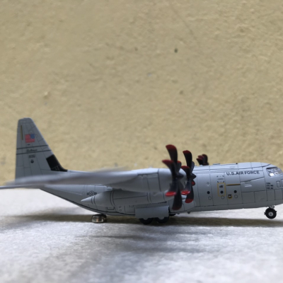 Mô hình máy bay vận tải C-130J tỷ lệ 1:200