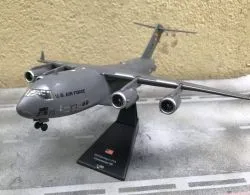 ​Mô hình Máy bay vận tải C-17 U.S AIR FORCE (có Hộp nhựa trong) tỷ lệ 1:200