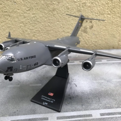 Mô hình Máy bay vận tải C-17 U.S AIR FORCE (có Hộp nhựa trong) tỷ lệ 1:200