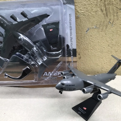 Mô hình Máy bay vận tải C-17 U.S AIR FORCE (có Hộp nhựa trong) tỷ lệ 1:200