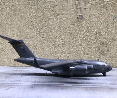 ​Mô hình Máy bay vận tải C-17 U.S AIR FORCE (có Hộp nhựa trong) tỷ lệ 1:200