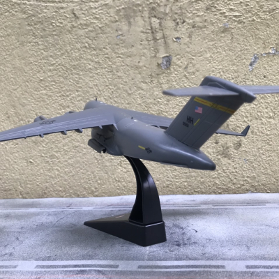 Mô hình Máy bay vận tải C-17 U.S AIR FORCE (có Hộp nhựa trong) tỷ lệ 1:200