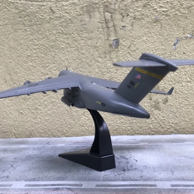 Mô hình Máy bay vận tải C-17 U.S AIR FORCE (có Hộp nhựa trong) tỷ lệ 1:200